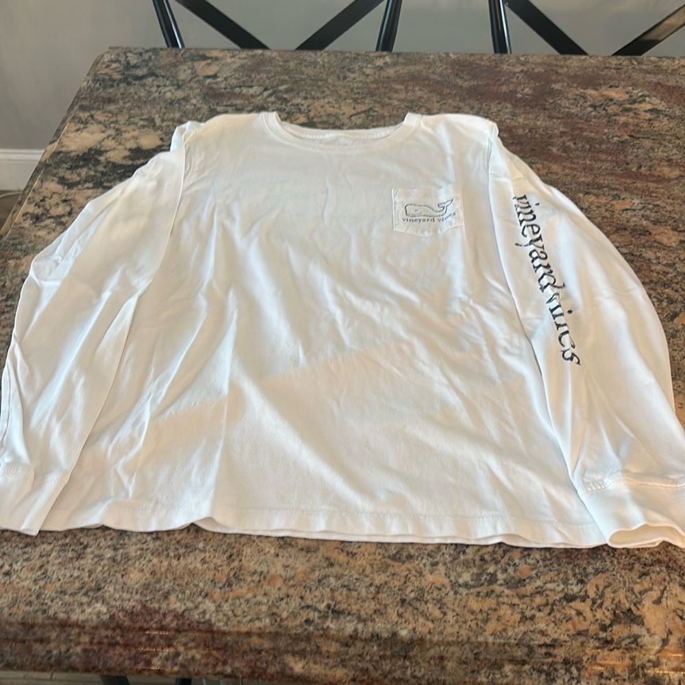 Women's Vineyard Vines Long Sleeve whale pocket tee, Medium, excellent condition
